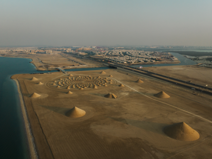 https://jimdenevan.com/files/gimgs/th-37_Aerial view of Jim Denevan, Self Similar at Manar Abu Dhabi (25), photo Lance Gerber - 3000px Medium.png